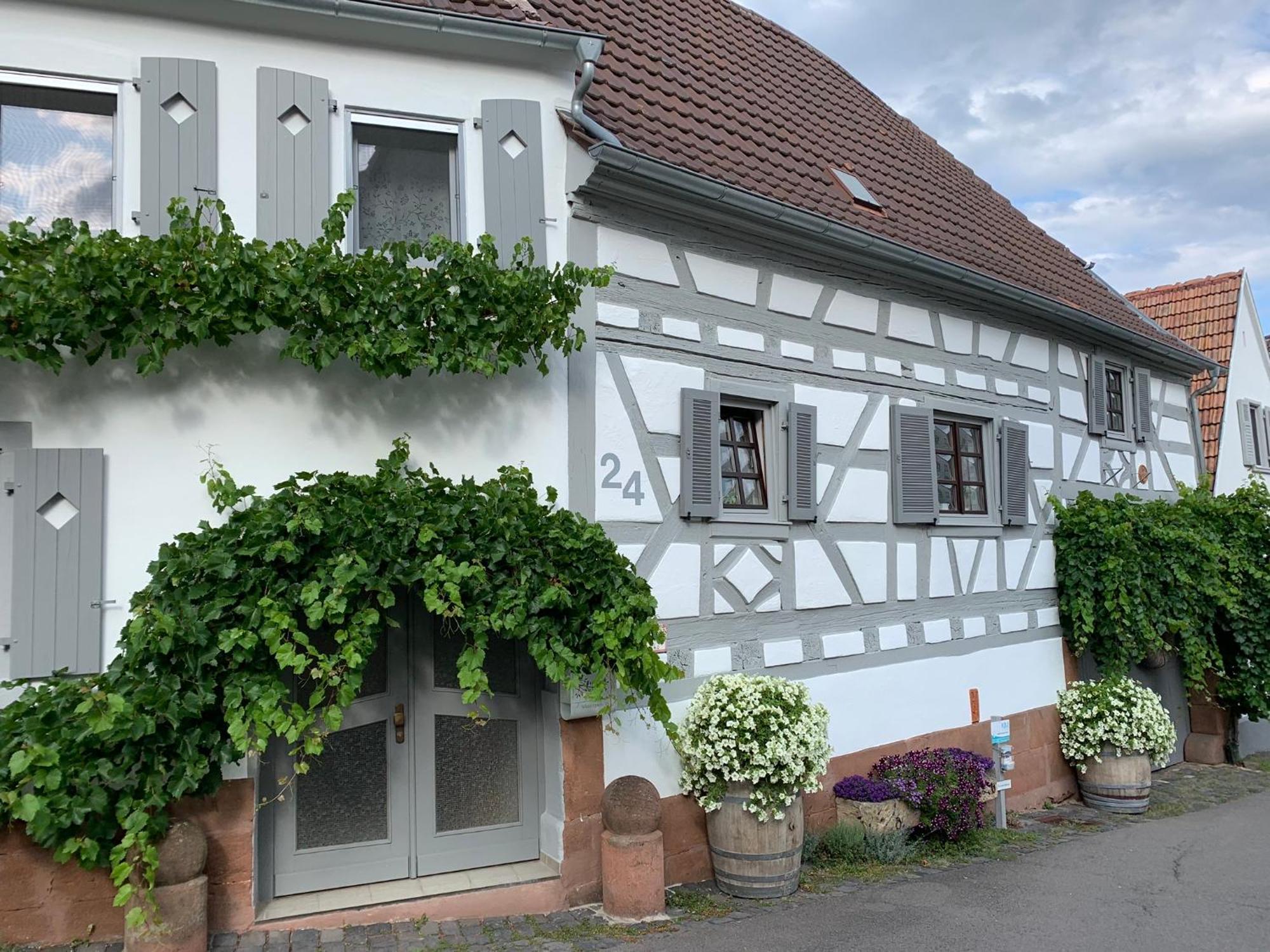 Ferienwohnung Sambachhaus Гляйсцеллен-Гляйсгорбах Екстер'єр фото