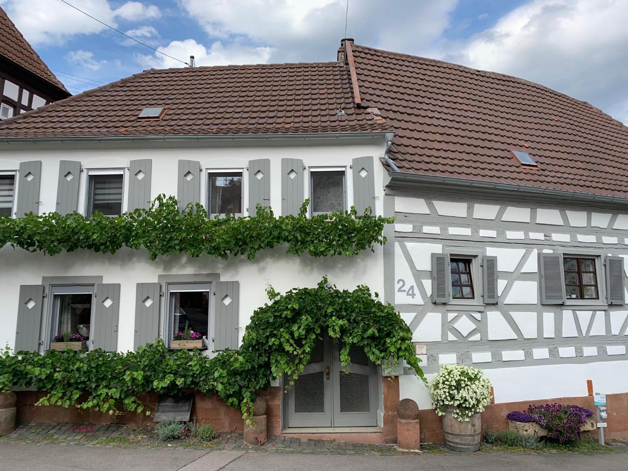 Ferienwohnung Sambachhaus Гляйсцеллен-Гляйсгорбах Екстер'єр фото